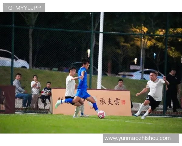 青春拼搏在绿茵场上青年足球队的梦想与奋斗之路